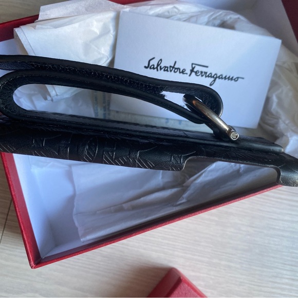 Salvatore Ferragamo Adjustable
Hand Strap Logo iPhone Phone
Case  I phone X) - Picture 3 of 5